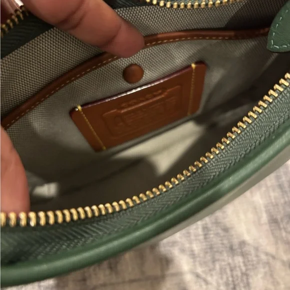 NWOT Coach Hunter Green Curve Zip Bag (with charm) - Picture 6 of 14